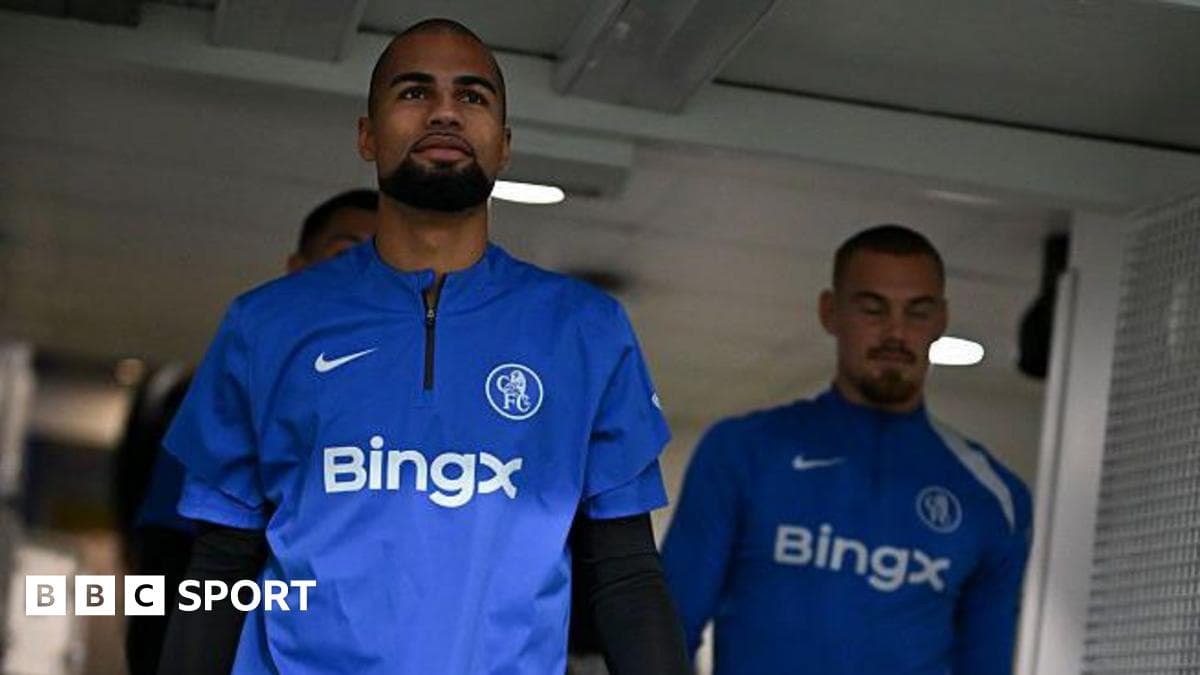 Liam Rosenior Faces Criticism as Chelsea Fail to Name a First Choice Goalkeeper