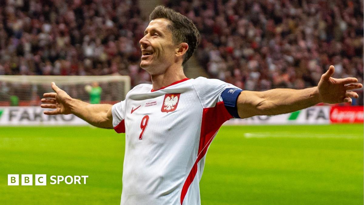 Lewandowski Hat-Trick Lifts Poland To 6-0 Win Over 10-Man Romania In Warsaw