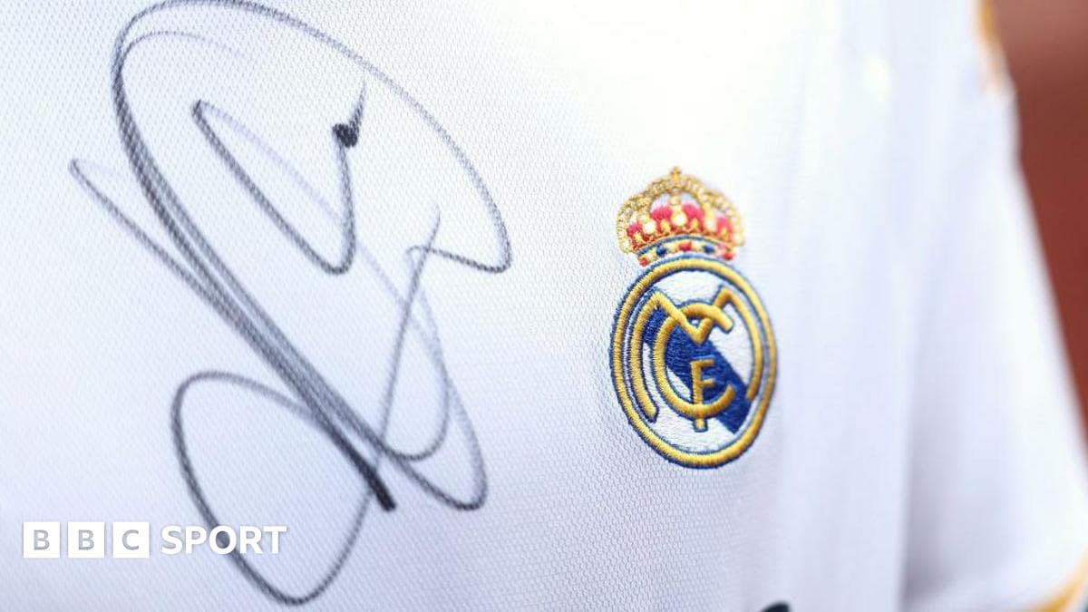'Players are fed up' - are autograph hunters going too far?