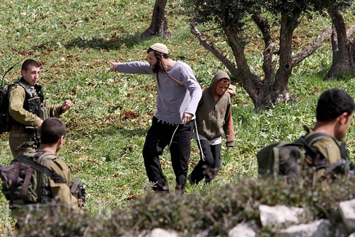 Armed Israeli settlers fire live guns at Palestinian farmers near Bethlehem; no injuries reported