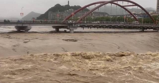 Typhoon Saudel Makes Third Landfall in Fujian, Halts Schools and Ferry Routes