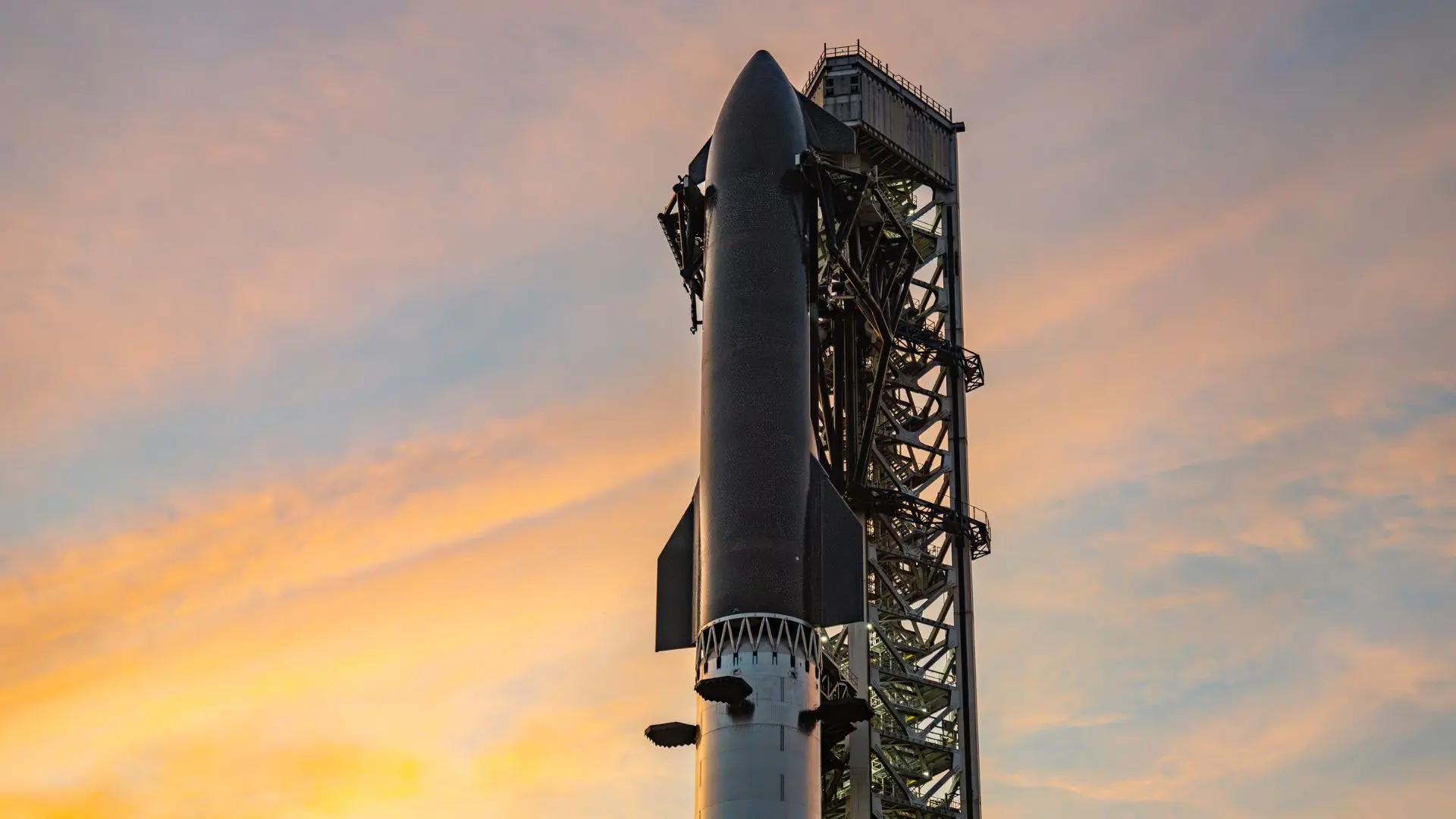 SpaceX Launches Starship From Texas on 13th Test Flight With 20 Advanced Starlinks