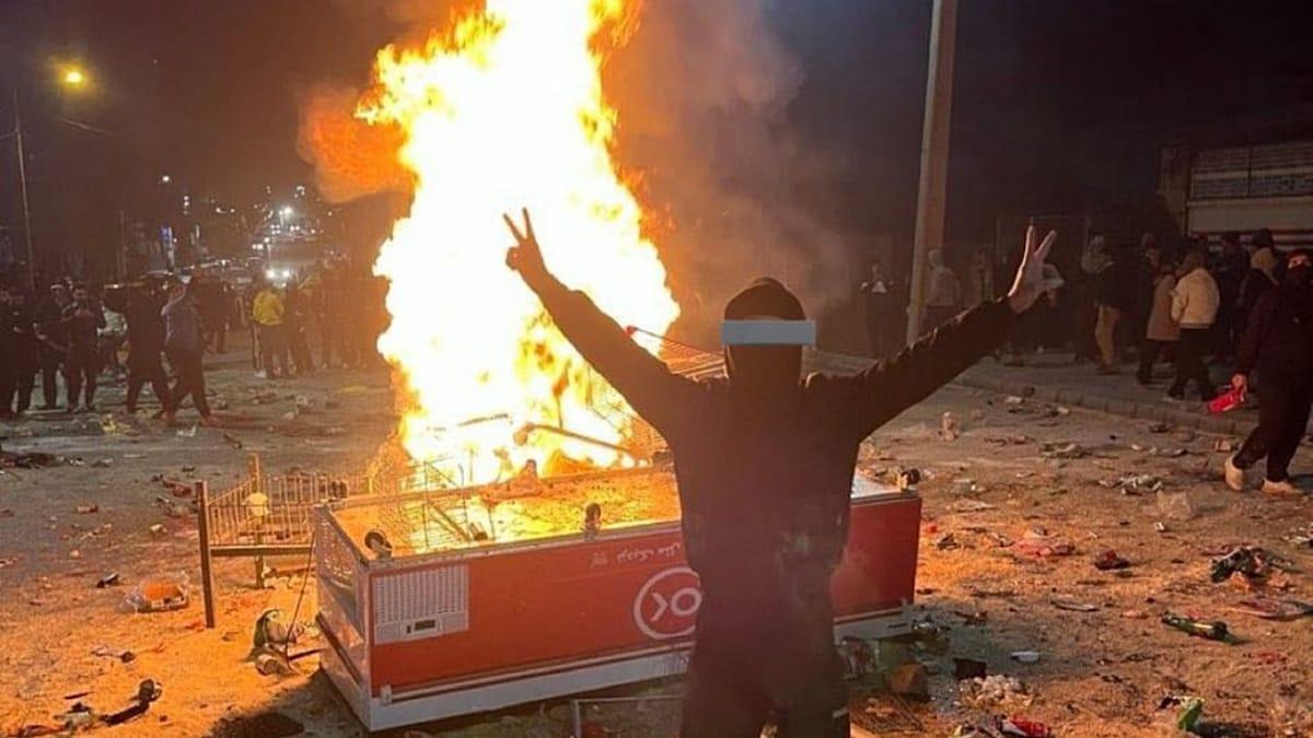 Iran Faces Mounting Internal Strains as Protests Spread Amid War