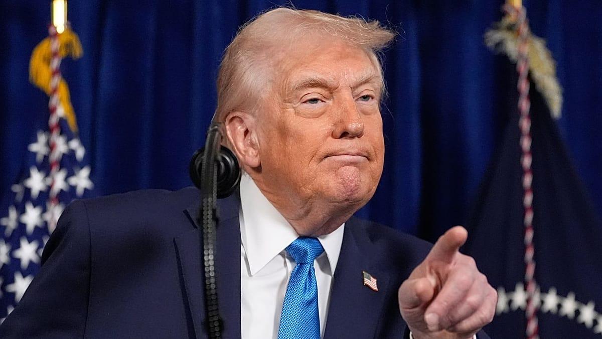 Trump Sets Deadlines for Iran to Open Strait of Hormuz, Warns of No Power Plants