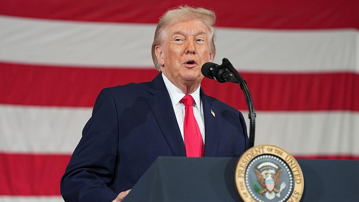 Trump Pauses Planned U.S. Attack on Iran, Orders Full Assault If No Deal