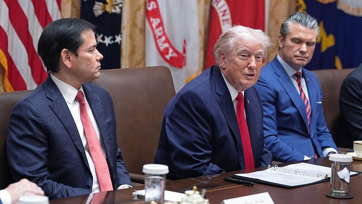 Iran Reimposes Strait of Hormuz Restrictions, Prioritizes Fee-Paying Vessels After IRGC Fire