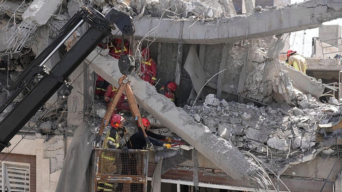 Trump Threatens to Destroy All Iranian Power Plants and Bridges Before Strait Deadline