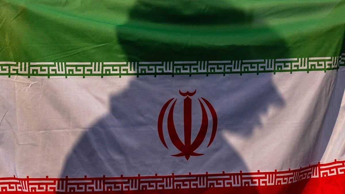 Iran Vows Long, Painful Strikes After US Naval Blockade Closes Strait of Hormuz