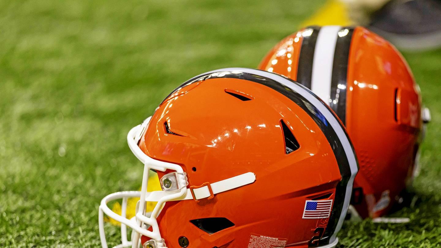 Browns Void AJ Epenesa Signing After Failed Physical, Shake Up Draft Plans