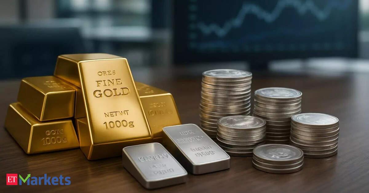 Investors Push Gold to Record $4,383 as Fed Rate-Cut Bets and Venezuelan Escalation Spur Flight to Safety