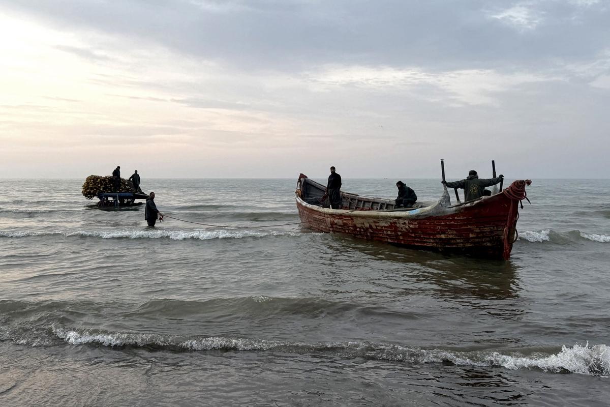 Ukraine Attacks Iranian-Linked Shipping in Caspian Sea, Zelenski Says