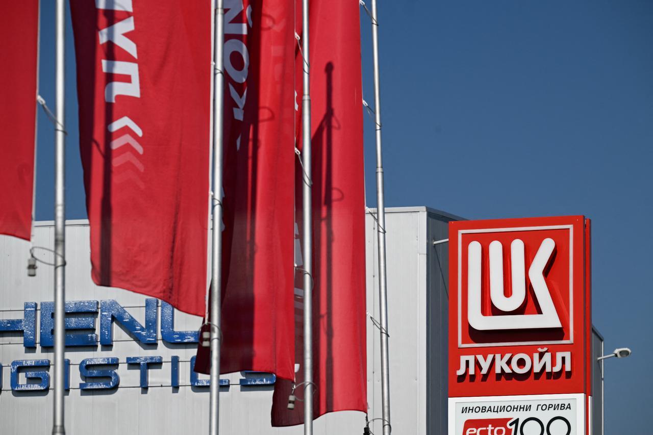 Bulgaria Seizes Control of Russian Lukoil Refinery to Evade US Sanctions