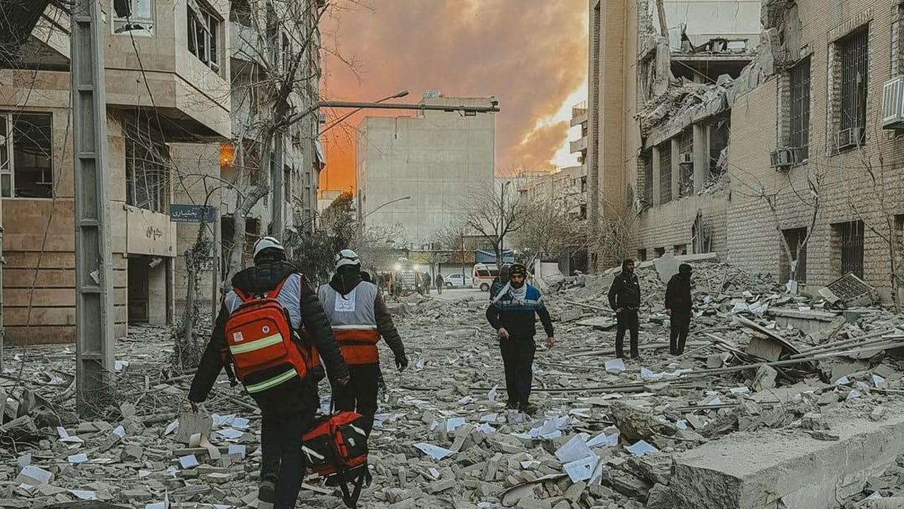 Oil Prices Surge as Trump Threatens Iran Energy Strikes Amid Hormuz Closure