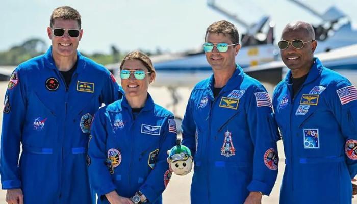 Artemis II Nears Lunar Orbit as Astronauts Face Floating Toilet Troubles