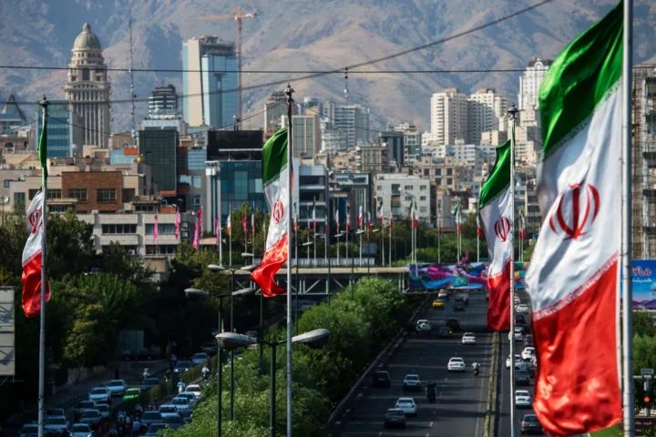 Iran Detains Two Foreigners in East Azerbaijan Over Starlink Equipment Import