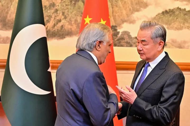 Xi Jinping Meets Pakistan PM Shehbaz Sharif, Hails Unbreakable Ties in Beijing