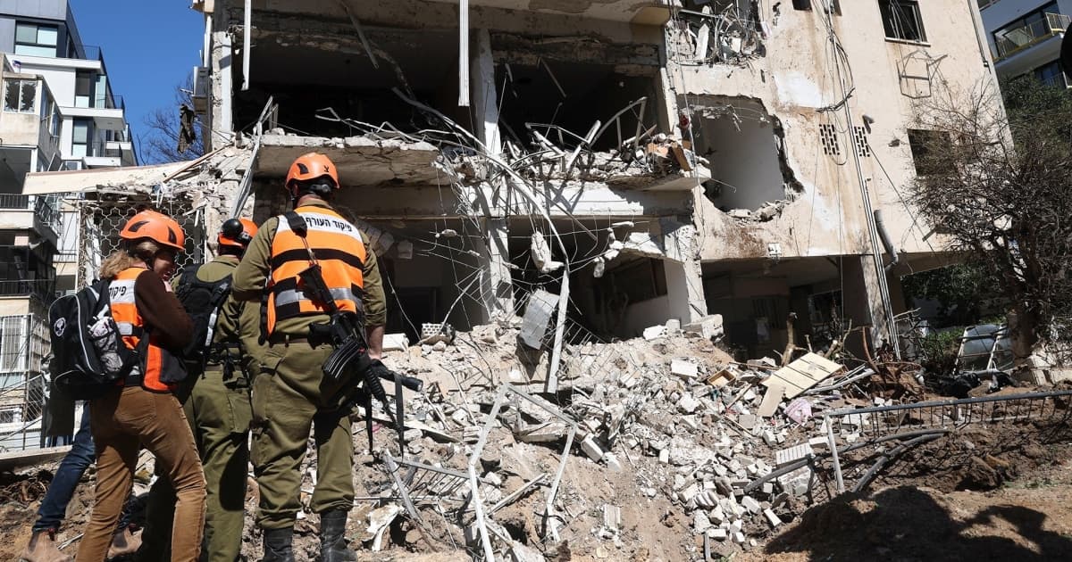 Iran Fires Missiles at Tel Aviv Amid Trump's Peace Talks Claims