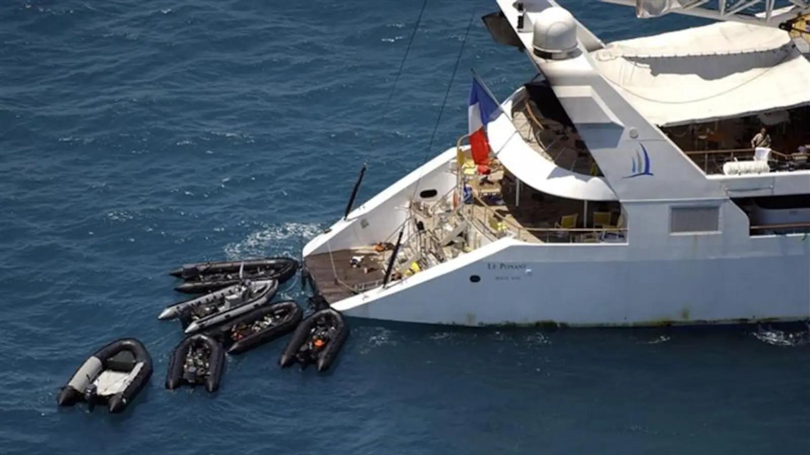 Somali Pirates Hijack Sward Off Somalia, Following Honour 25 and Another Dhow Seizure