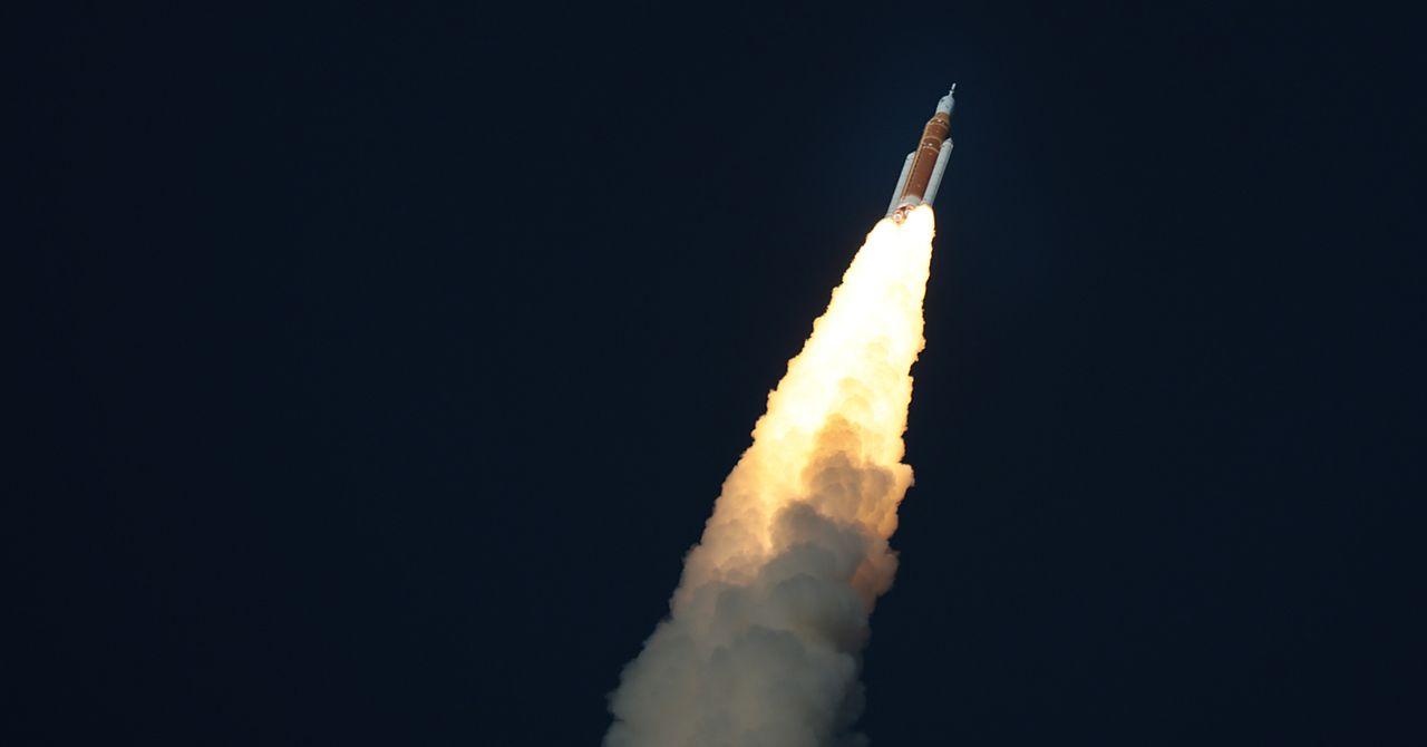 Artemis II Astronauts Celebrate Lunar Departure Despite Tech Hiccups