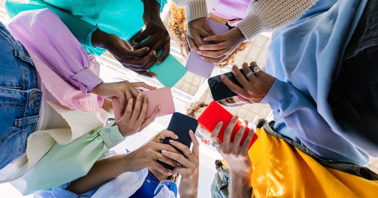 UK Announces Voluntary Midnight Social Media Curfew For 16- And 17-Year-Olds