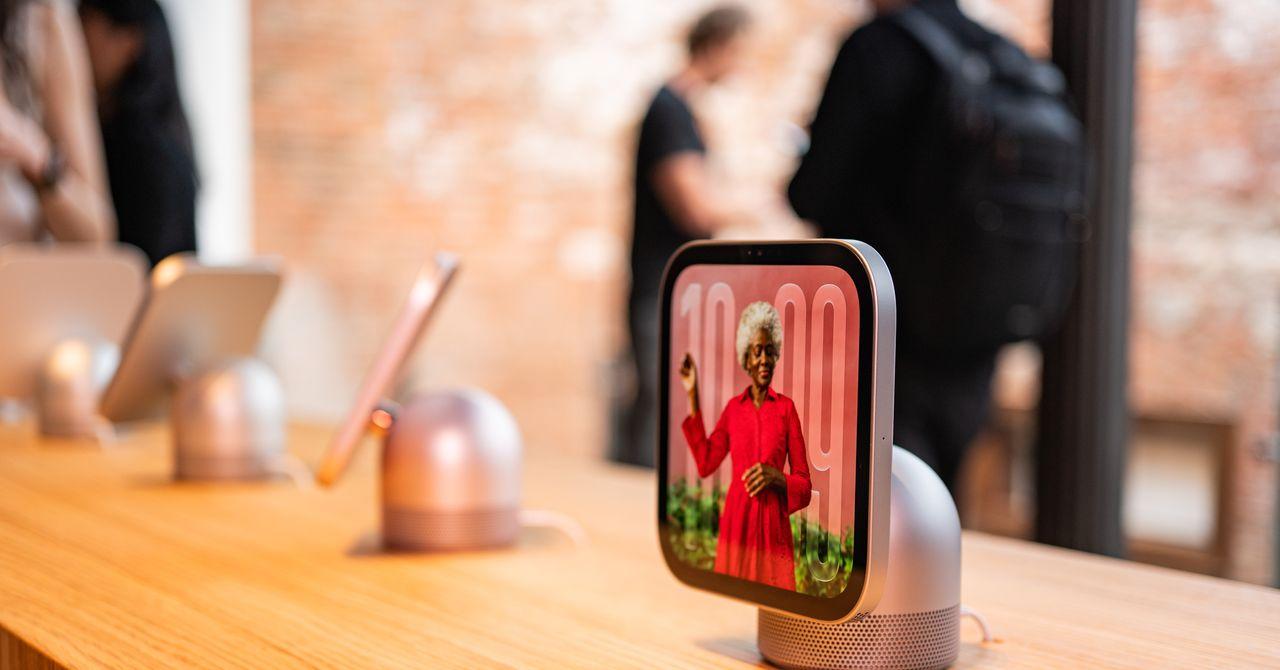 Apple Launches HomeView Smart Display With Siri AI, Facial Recognition, And 7-Inch Screen
