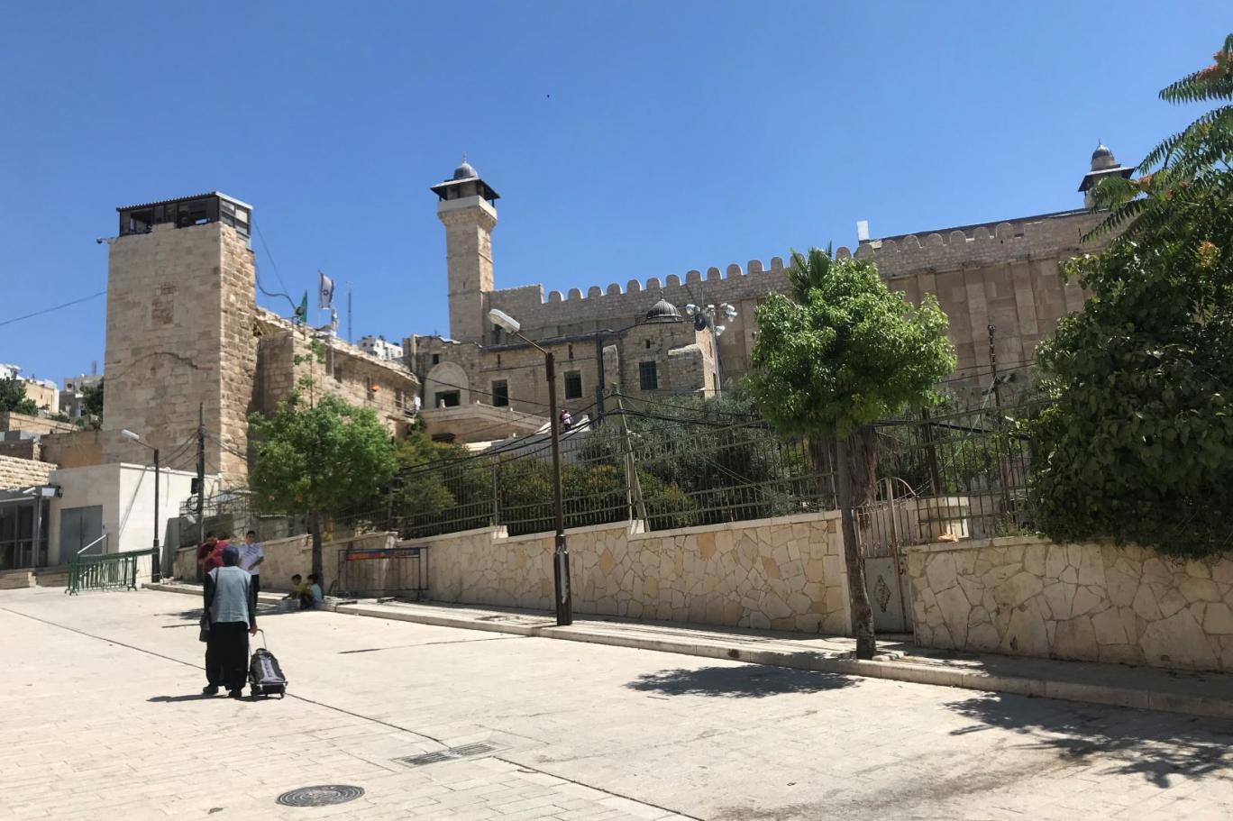 Bezalel Smotrich Revokes Hebron Municipality Planning Powers, Undermining Palestinian Authority Over Ibrahimi Mosque