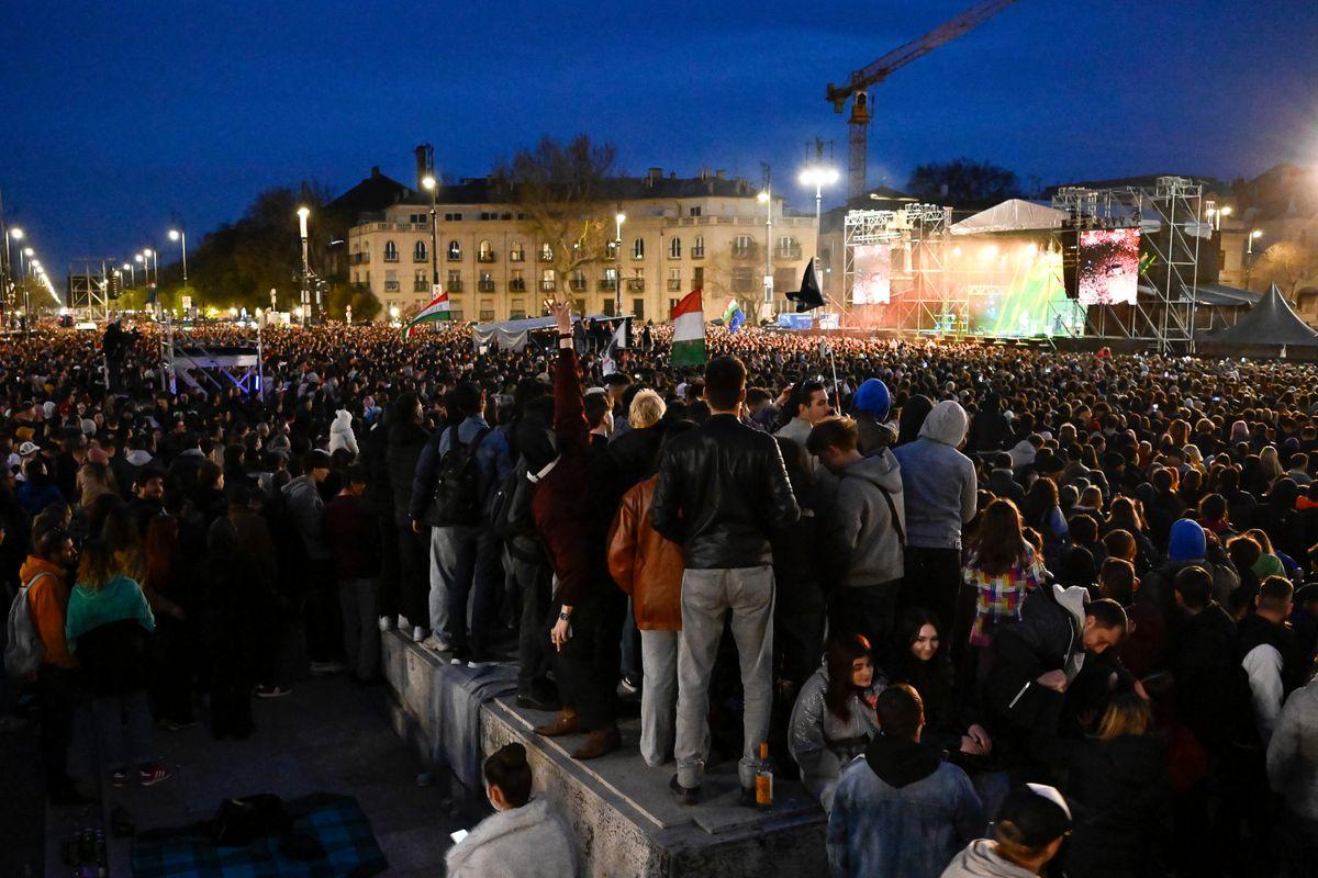 Hundreds of thousands attend concert to demand Viktor Orbán’s removal from office