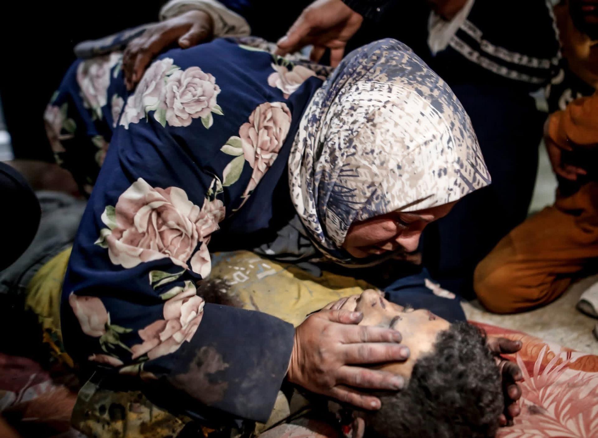 Israeli Bombardment Kills Child in Western Gaza City, Injures Civilians