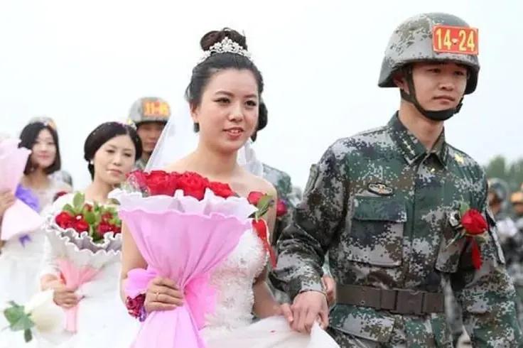 Changsha Couples Reunite to Settle Debt From 2008 Sichuan Earthquake During Collective Wedding Ceremony