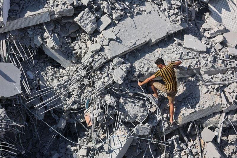 Israeli Army’s Yellow Line Delays Gaza Search for Thousands Presumed Dead