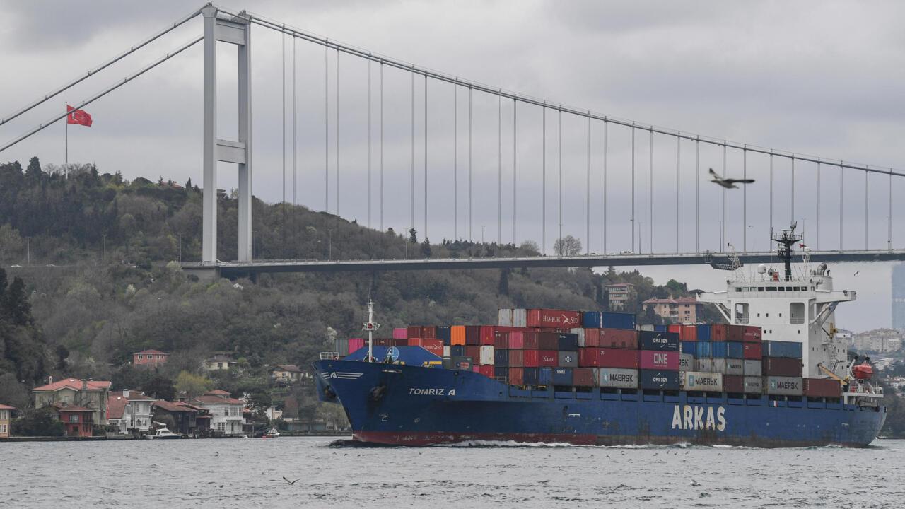 Türkiye Resumes Black Sea Straits Transit After Delays, Crude Oil Tanker Aegean Dream Enters Dardanelles