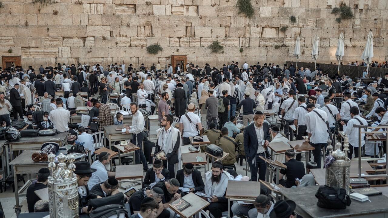 Itamar Ben-Gvir Joins Thousands of Jewish Extremists Storming Al-Aqsa Mosque Compound