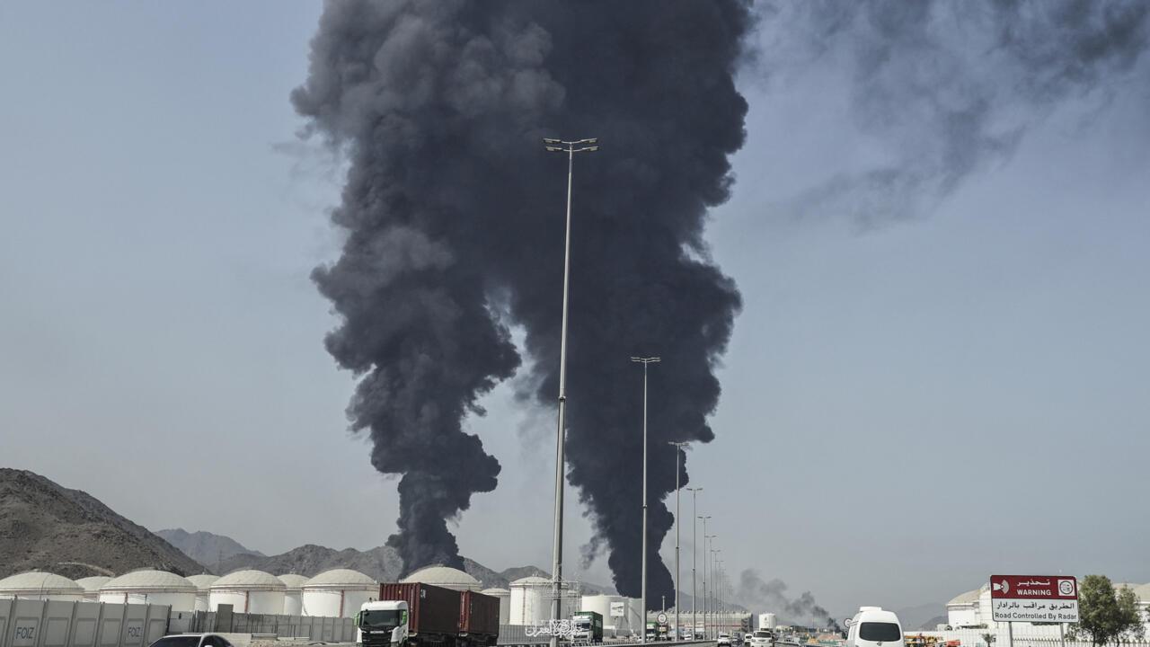 US Airstrikes Damage Iran's Kharg Island Oil Hub Amid Naval Blockade Threat