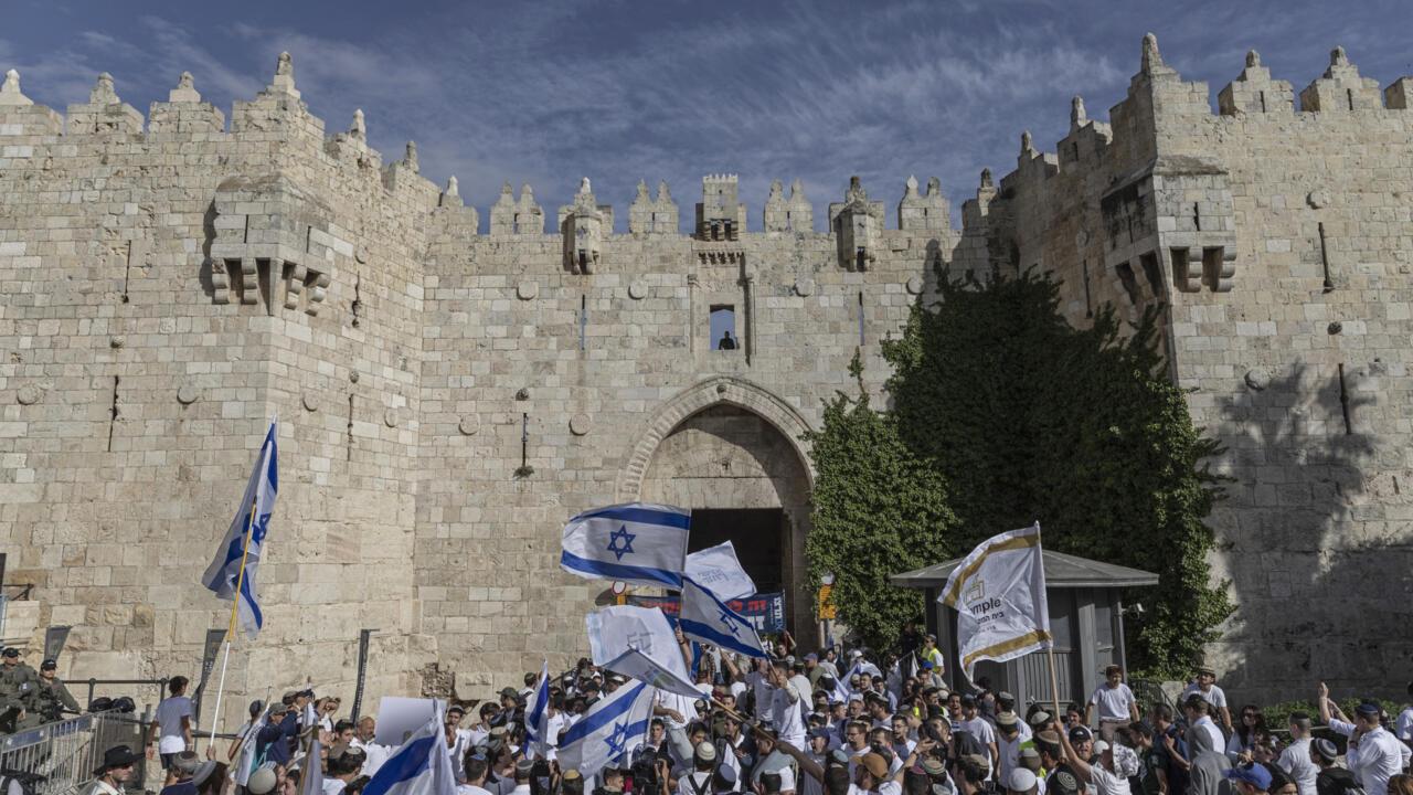 Israeli Army Injures Palestinian With Gunfire Near Jerusalem, Arrests Four Palestinians