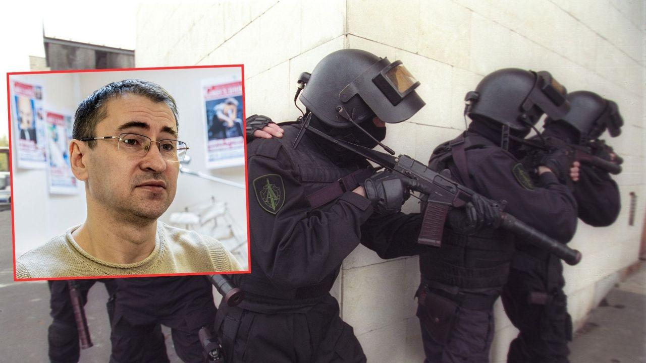 Russian Security Forces Raid Novaya Gazeta, Detain Journalist Oleg Roldugin