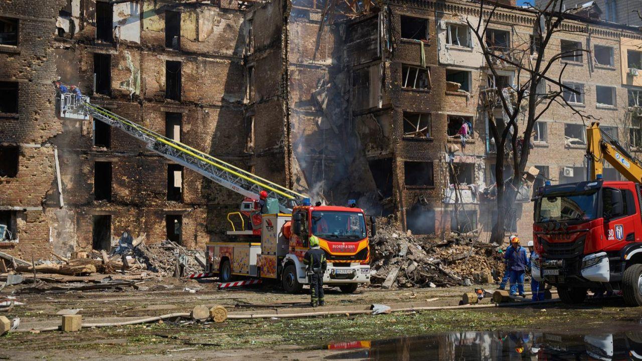 Russia Fires 90 Missiles, 600 Drones, Including Oreshnik, Killing At Least Two in Kyiv