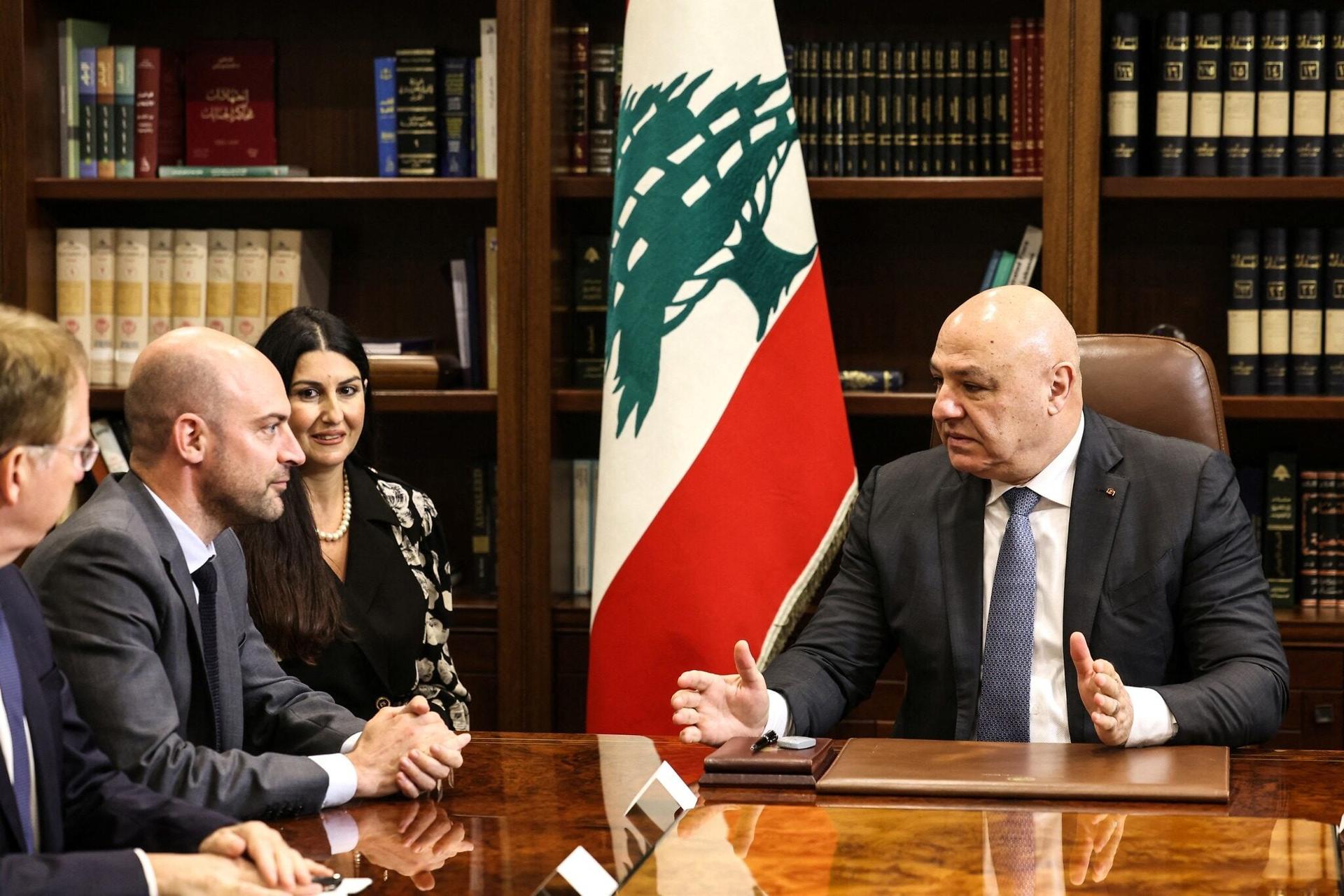 Joseph Aoun Asks French FM Jean-Noel Barrot To Prevent Security Vacuum In Southern Lebanon