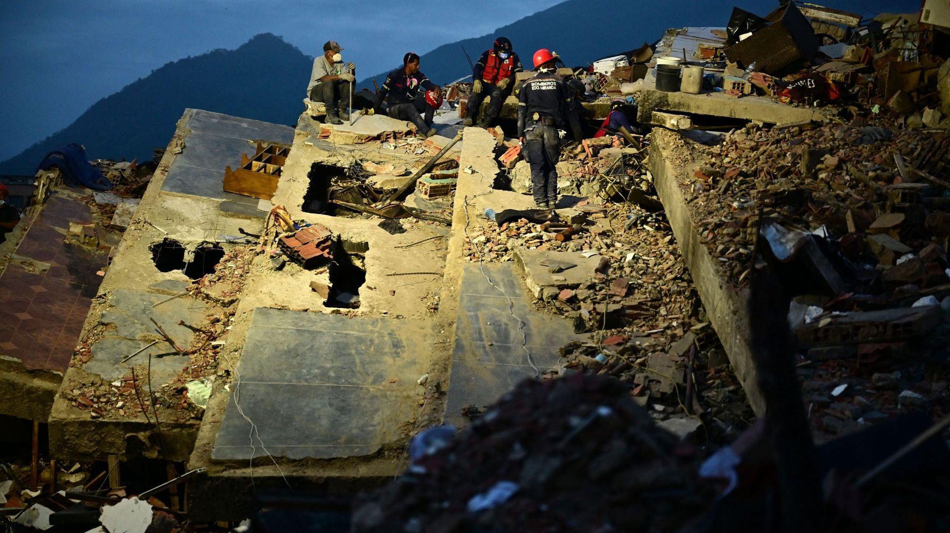 Venezuela Earthquakes Kill 2,595 as Caracas and La Guaira Rescue Efforts Continue