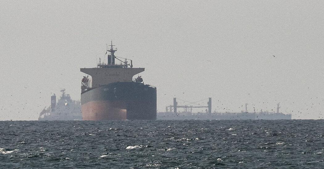 Iran Tells UN Maritime Organization Non-Hostile Ships May Pass Strait of Hormuz
