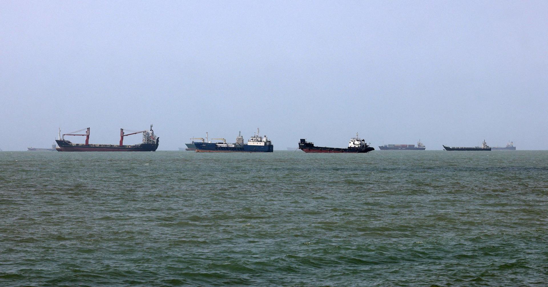 Trump Vows Tremendous Economic Consequences as Iran and U.S. Standoff Over Strait of Hormuz