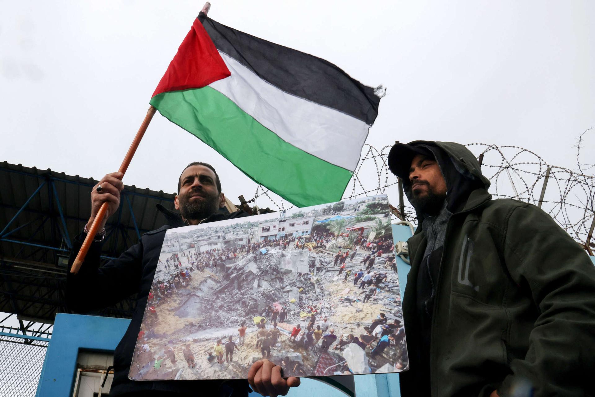 UNRWA Cuts Aid to Palestinian Refugee Camps in Northern Lebanon, Forcing Families to Choose Food or Medicine