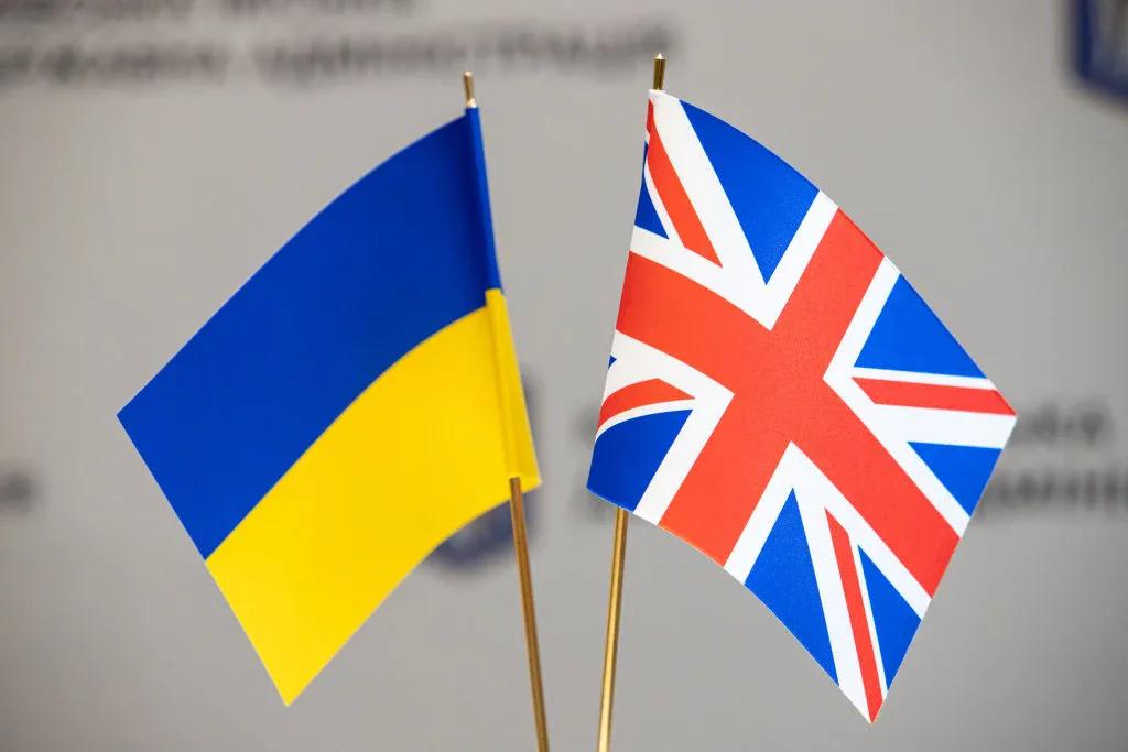 Keir Starmer Begins EU Loan Talks for Ukraine at Yerevan Summit