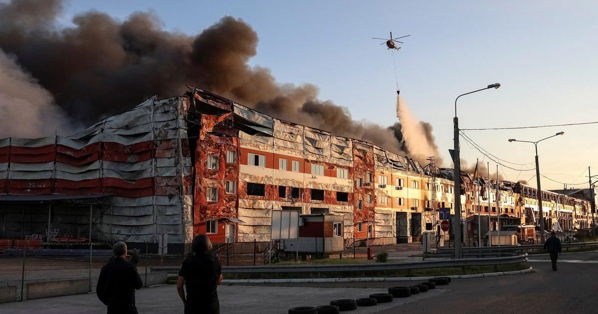 Russia Launches Largest Ballistic Missile Barrage on Kyiv, Killing at Least One