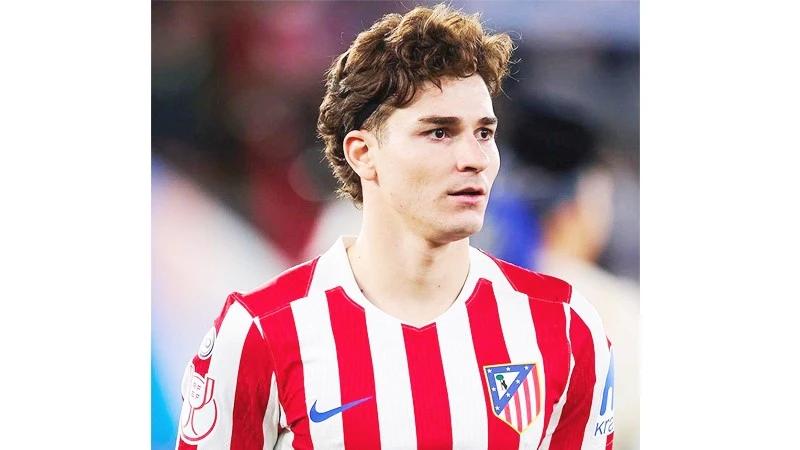Julián Álvarez Transfer Standoff Intensifies as Atlético Madrid Leaves Him Out vs Villarreal