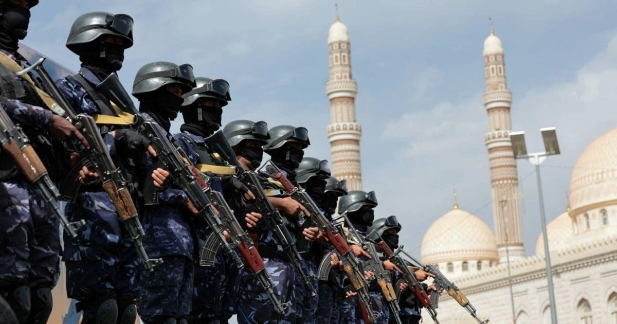 Houthis Take Control of Bab Al-Mandeb, Threaten To Completely Close It To American Ships