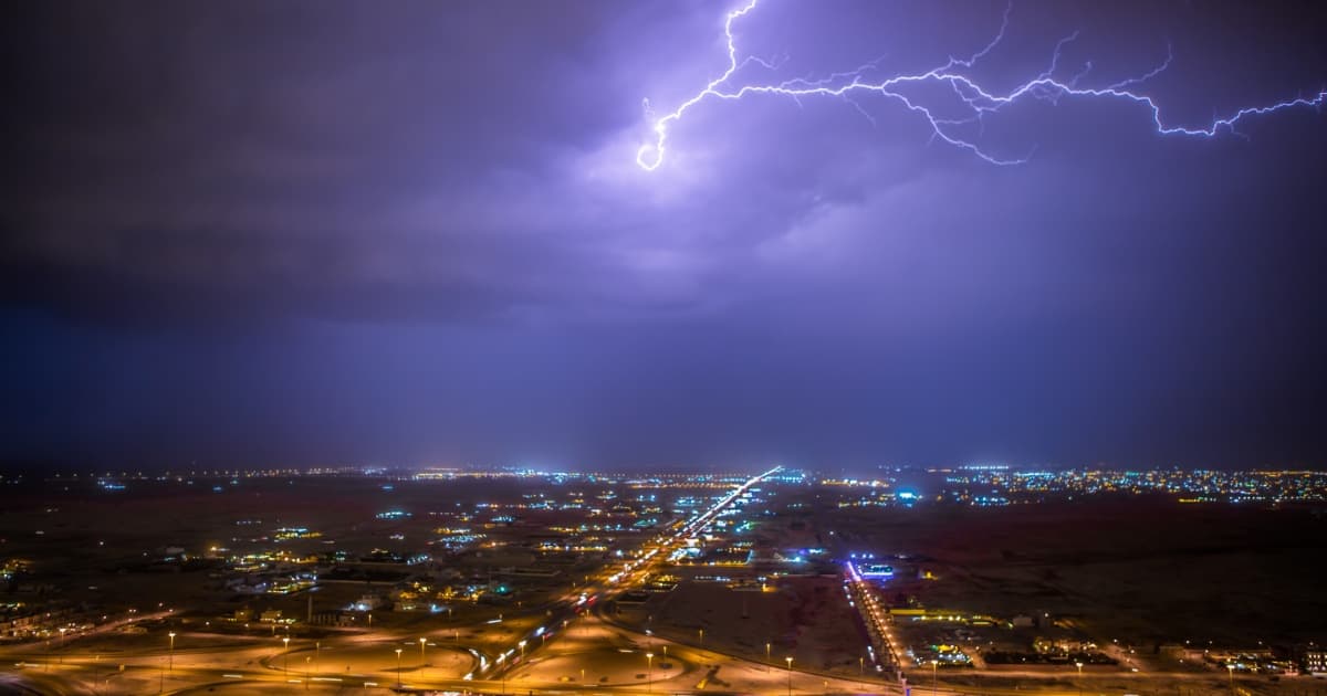 Saudi Arabia's NCM Issues Orange, Yellow Alerts for Heavy Rain, Strong Winds, Low Visibility