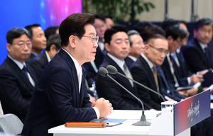 Japan Demands Seoul Relocate 2011 Seated Girl Statue Outside Japanese Embassy