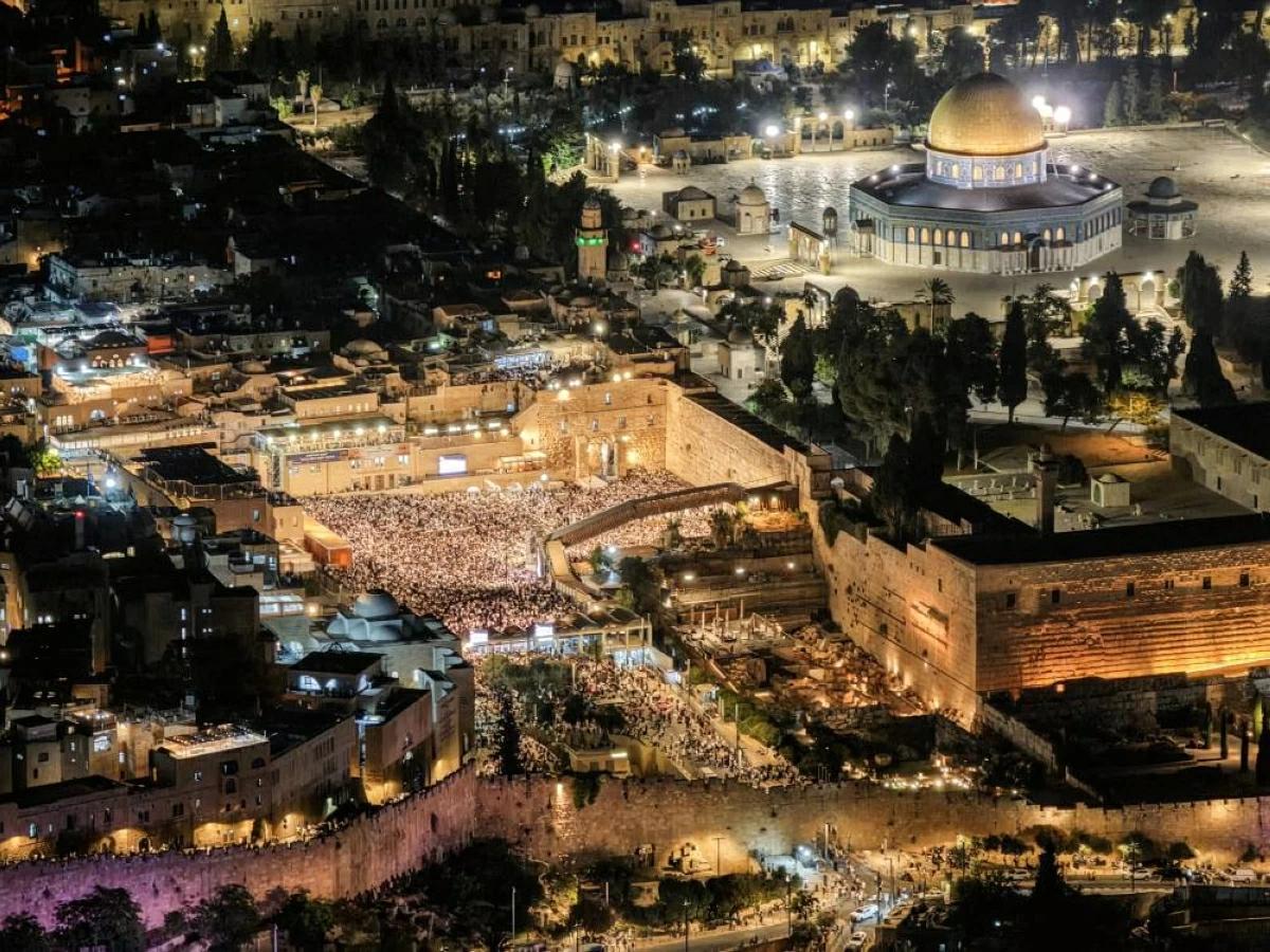 Netanyahu Tours Western Wall Tunnels, Hamas Condemns Incursion Into Al-Aqsa Compound
