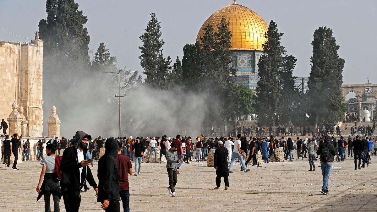 Hamas Fires Rockets From Gaza Toward Israel as Clashes Injure More Than 330