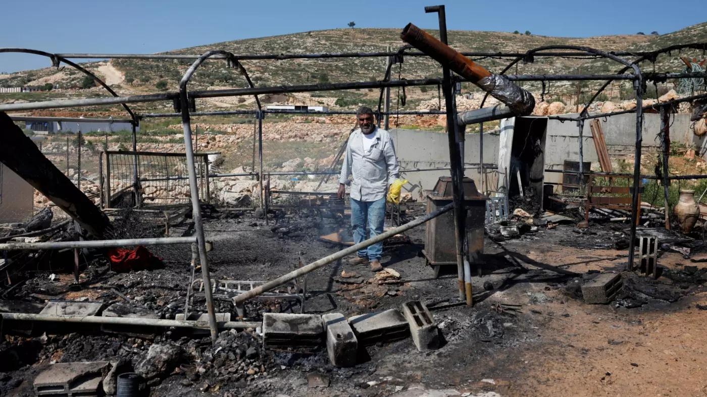 Israeli settlers attack West Bank villages, set fires, injure Palestinians; Israeli army protects them
